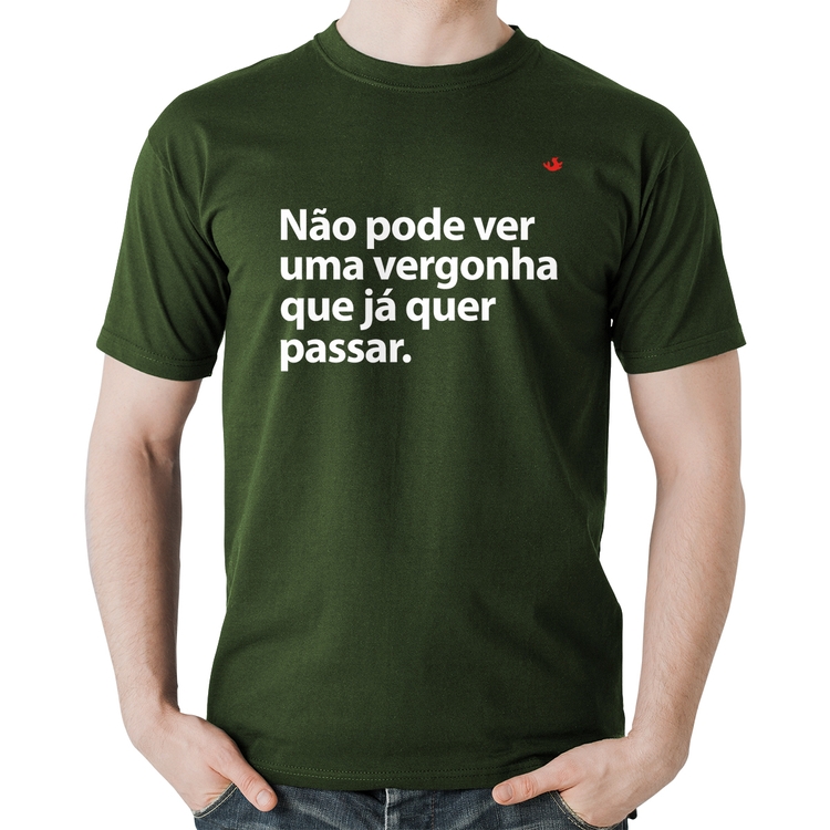 Camiseta Algodão Não pode ver uma vergonha que já quer passar - Musgo