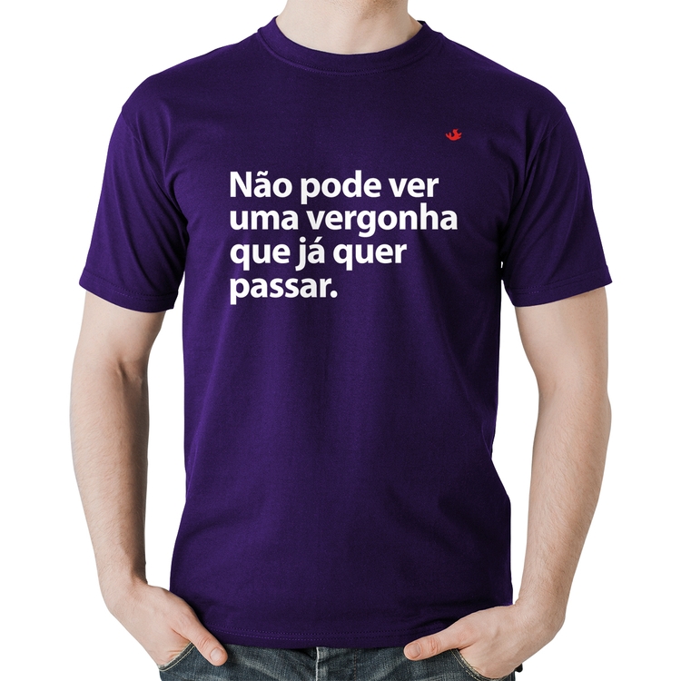 Camiseta Algodão Não pode ver uma vergonha que já quer passar - Roxa