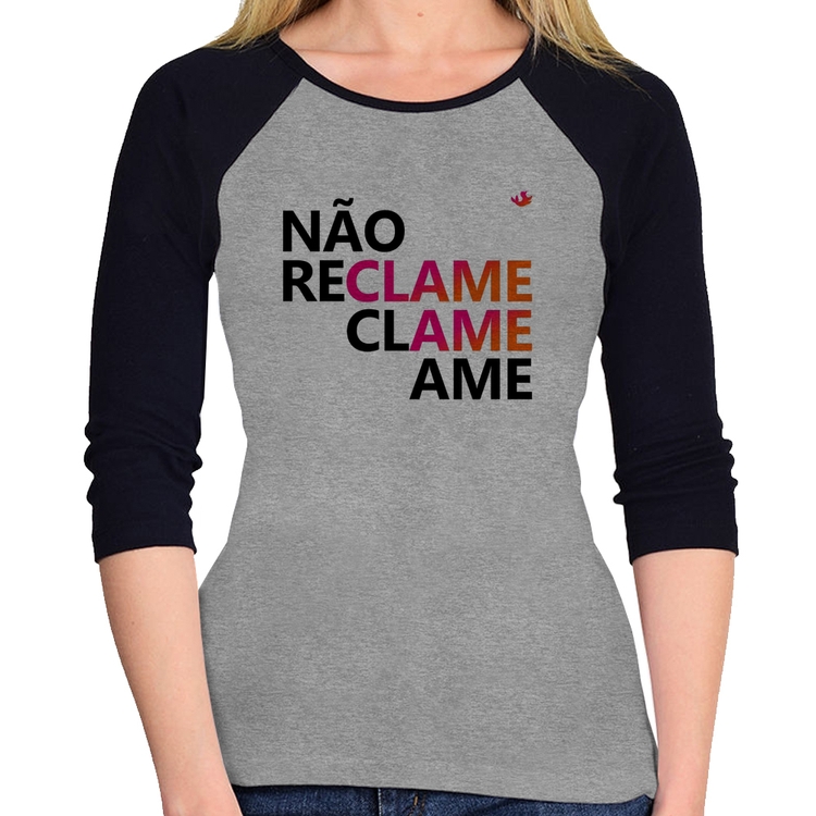 Baby Look Raglan Não reclame, clame, ame Manga 3/4 - Cinza/Preto