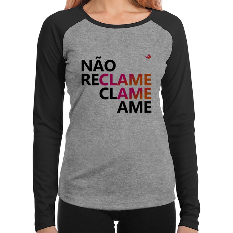 Baby Look Raglan Não reclame, clame, ame Manga Longa - Cinza/Preto