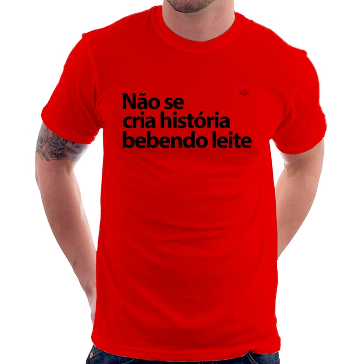 Camiseta Não se cria história bebendo leite - Vermelha