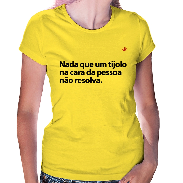 Baby Look Nada que um tijolo na cara da pessoa não resolva - Amarela