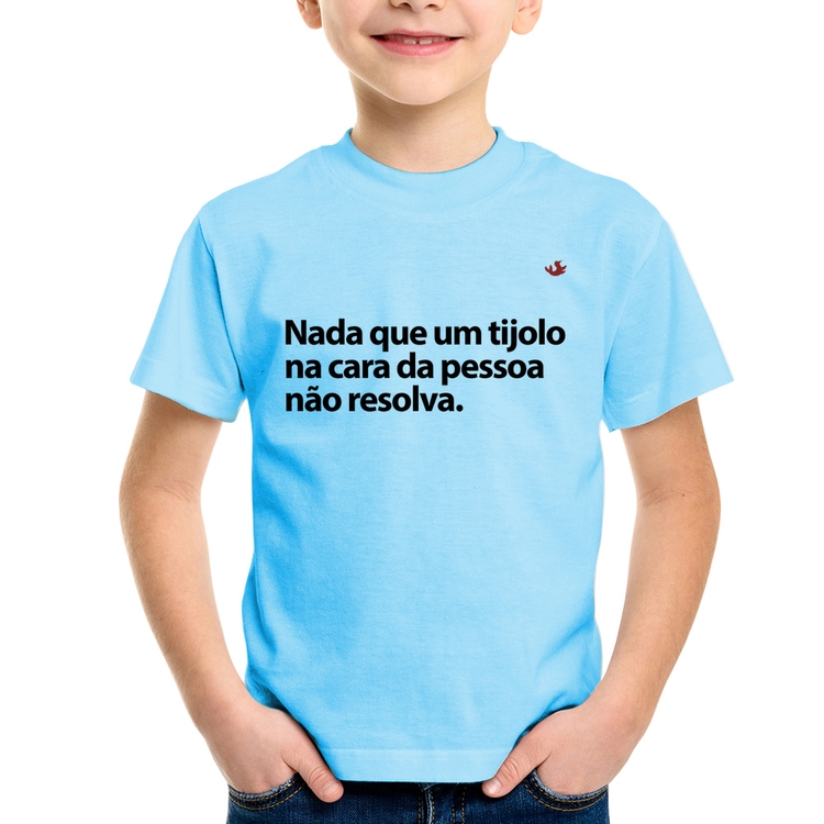 Camiseta Infantil Nada que um tijolo na cara da pessoa não resolva - Azul Bebê