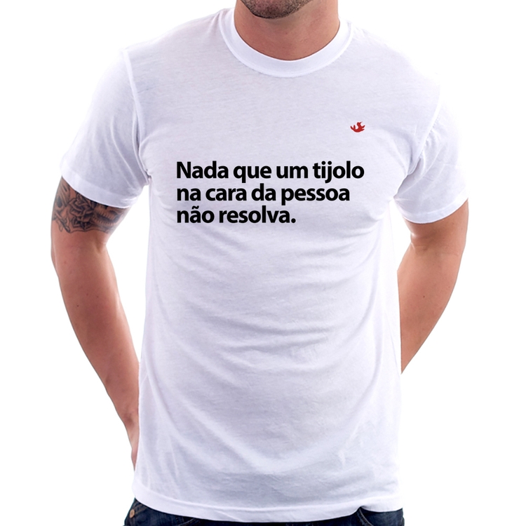 Camiseta Nada que um tijolo na cara da pessoa não resolva