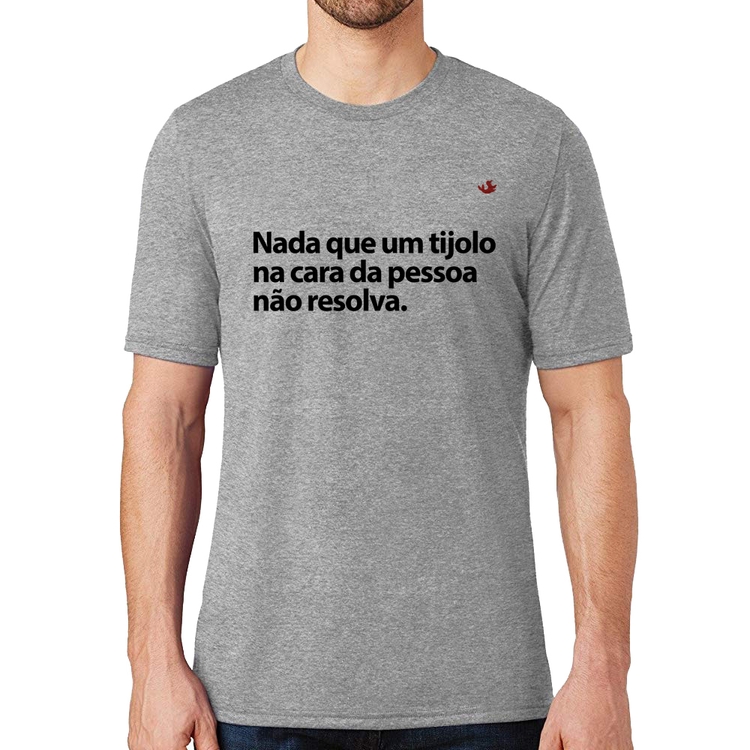 Camiseta Nada que um tijolo na cara da pessoa não resolva - Cinza