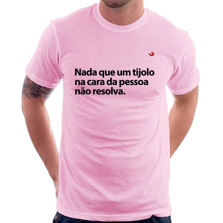 Camiseta Nada que um tijolo na cara da pessoa não resolva - Rosa Bebê
