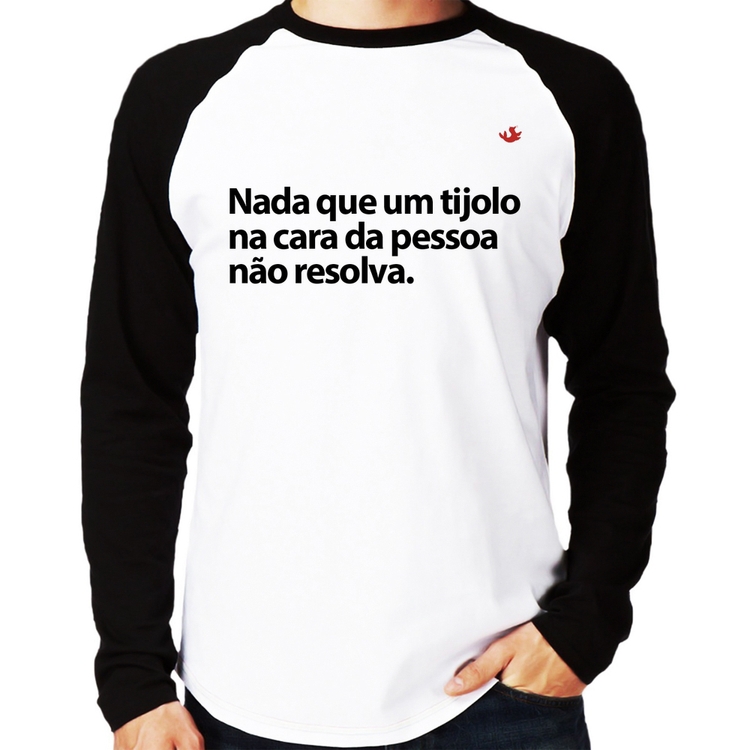 Camiseta Raglan Nada que um tijolo na cara da pessoa não resolva Manga Longa