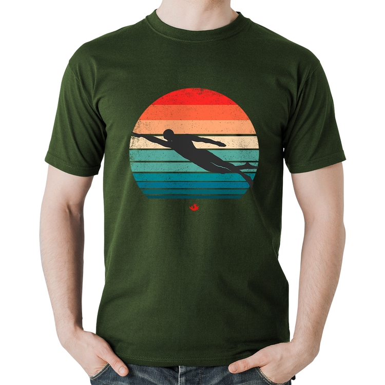 Camiseta Algodão Nadador Vintage Sunset - Musgo