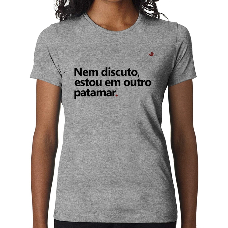 Baby Look Nem discuto, estou em outro patamar - Cinza