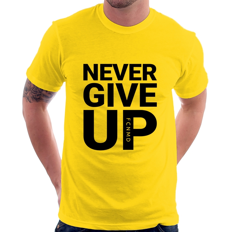 Camiseta Never give up - Amarela