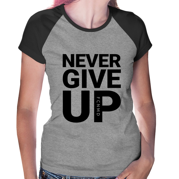 Baby Look Raglan Never give up - Cinza/Preto