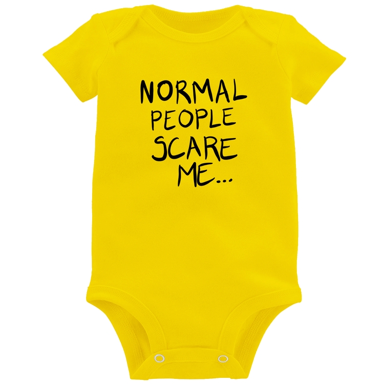 Body Bebê Normal people scare me - Amarelo