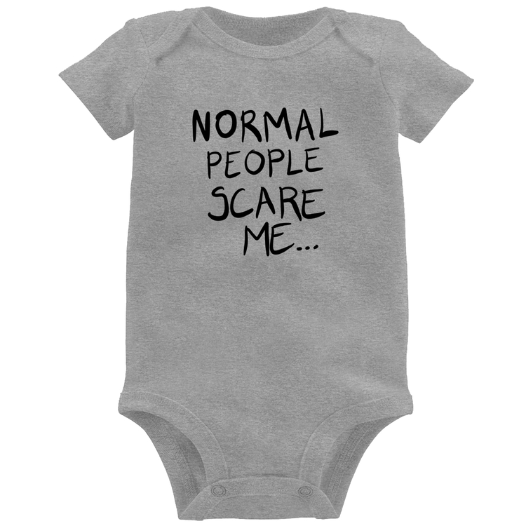 Body Bebê Normal people scare me - Cinza