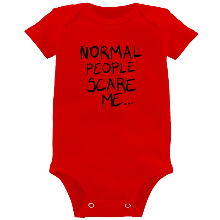Body Bebê Normal people scare me - Vermelho