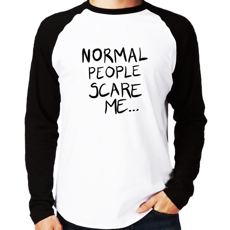 Camiseta Raglan Normal people scare me Manga Longa