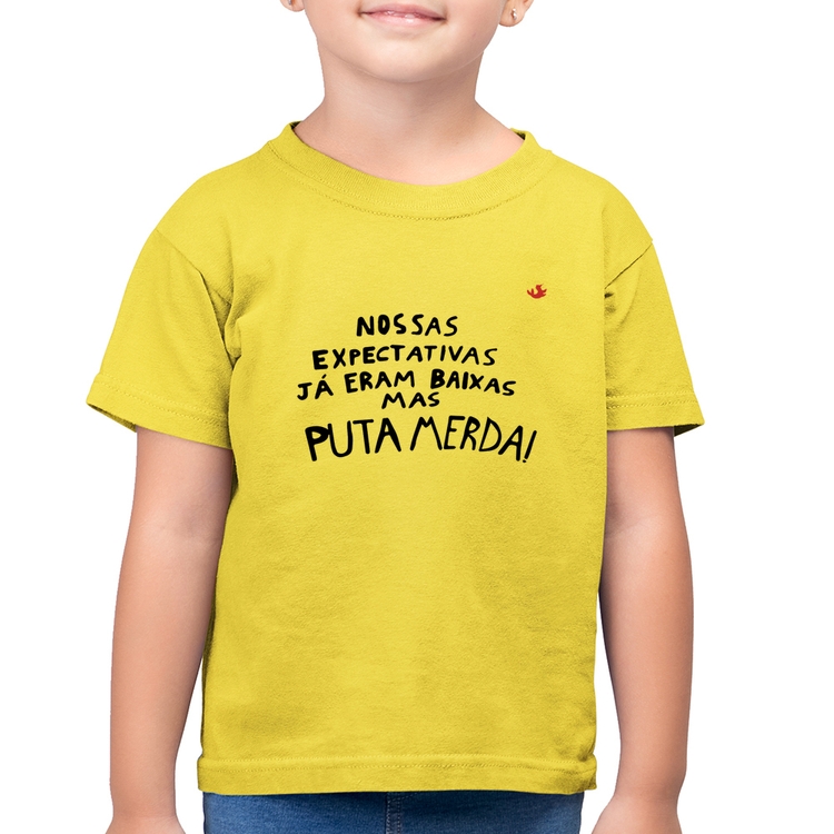 Camiseta Algodão Infantil Nossas expectativas já eram baixas - Amarelo Canário
