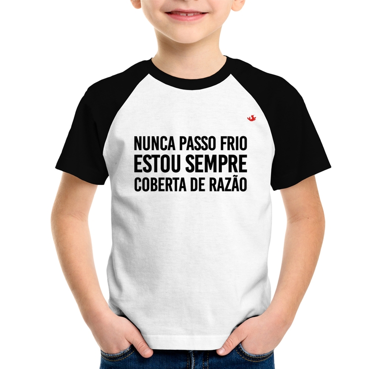 Camiseta Raglan Infantil Nunca passo frio, estou sempre coberta de razão