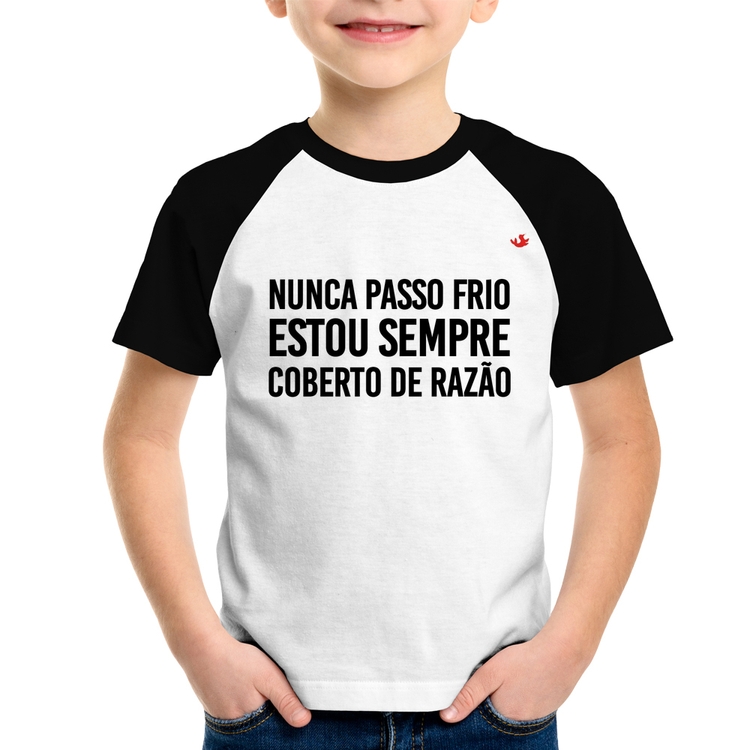 Camiseta Raglan Infantil Nunca passo frio, estou sempre coberto de razão