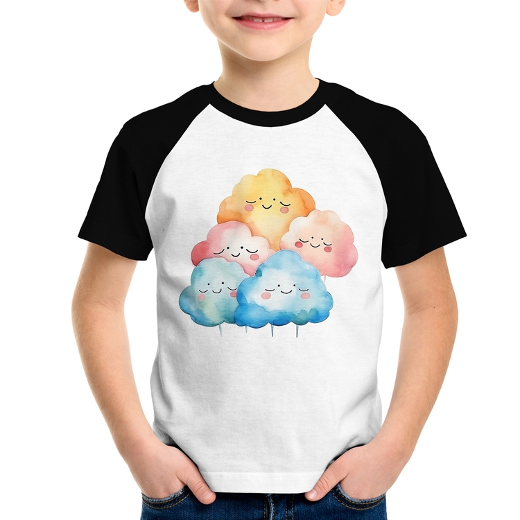 Camiseta Raglan Infantil Nuvens Felizes