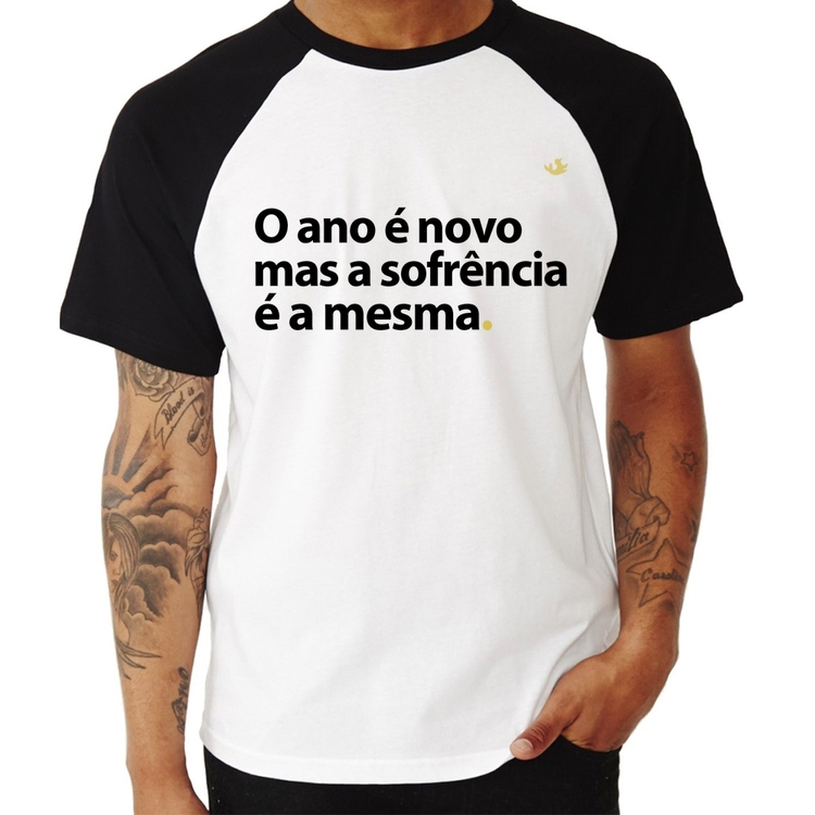Camiseta Raglan O ano é novo mas a sofrência é a mesma