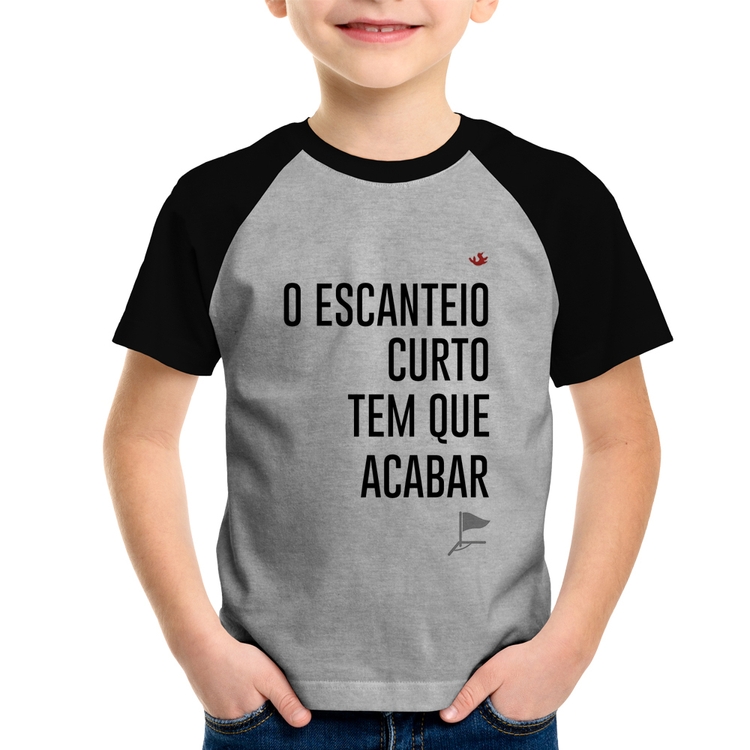 Camiseta Raglan Infantil O escanteio curto tem que acabar - Cinza/Preto