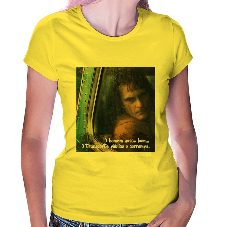 Baby Look O homem nasce bom, o transporte público o corrompe - Amarela