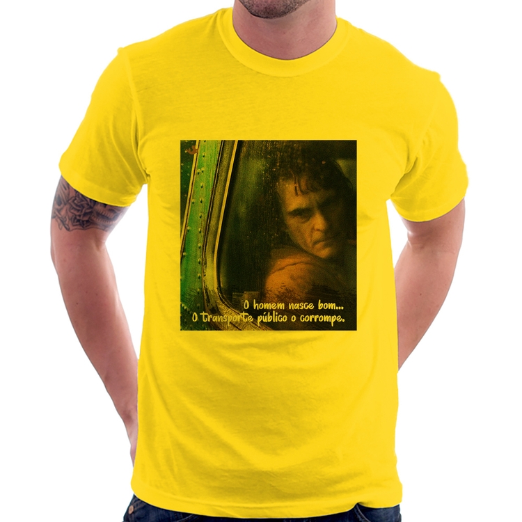 Camiseta O homem nasce bom, o transporte público o corrompe - Amarela