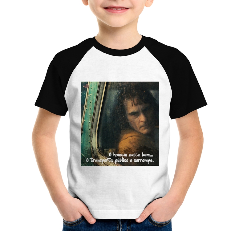 Camiseta Raglan Infantil O homem nasce bom, o transporte público o corrompe