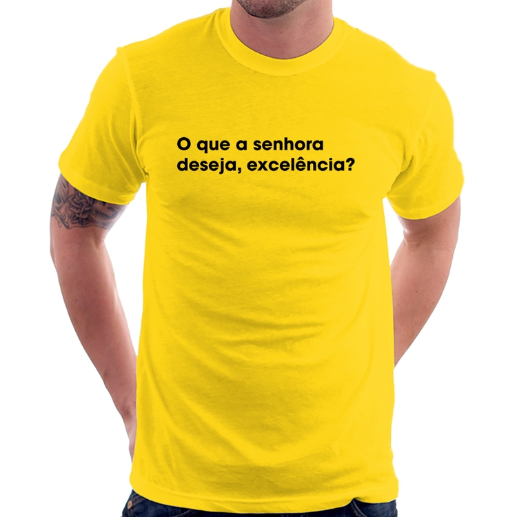 Camiseta O que a senhora  deseja, excelência? - Amarela