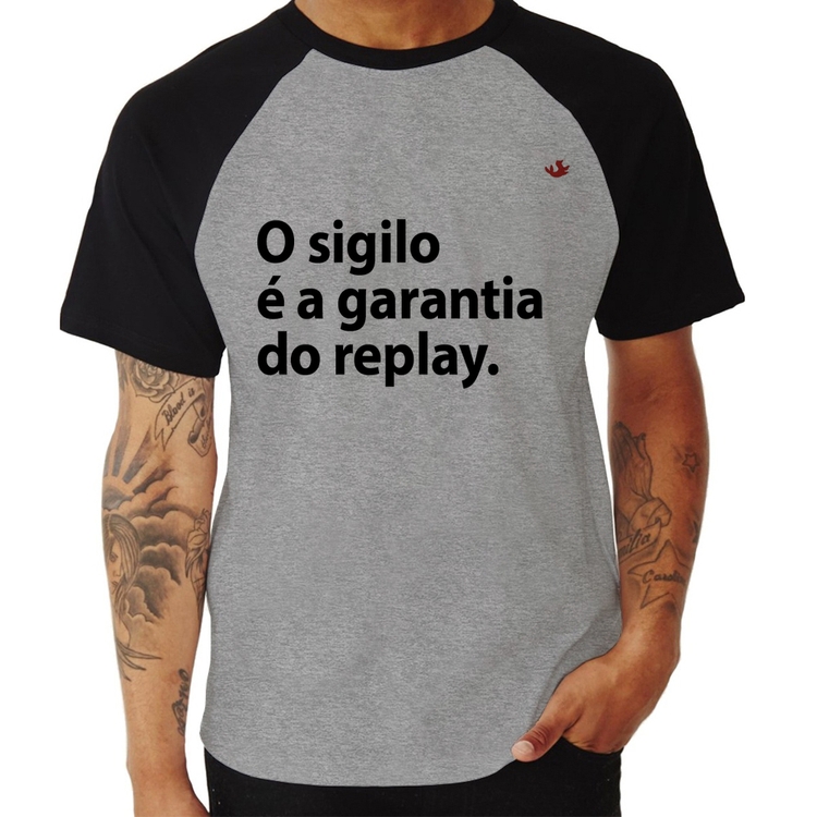 Camiseta Raglan O sigilo é a garantia do replay - Cinza/Preto