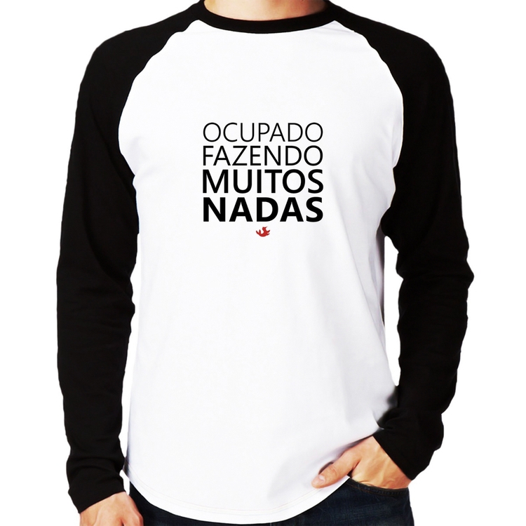 Camiseta Raglan Ocupado fazendo muitos nadas Manga Longa