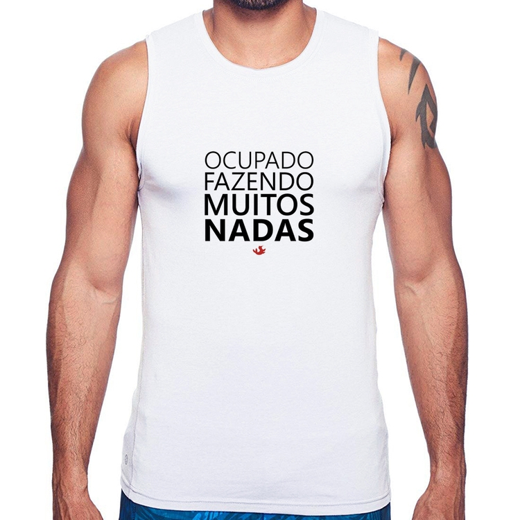 Regata Ocupado fazendo muitos nadas
