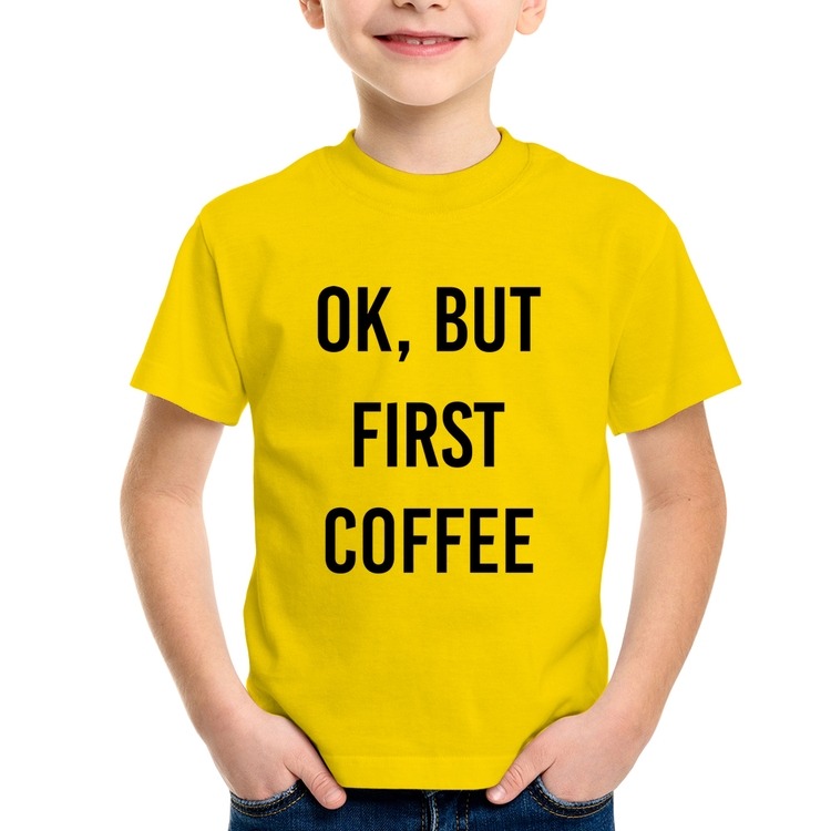 Camiseta Infantil OK, but first coffee - Amarela