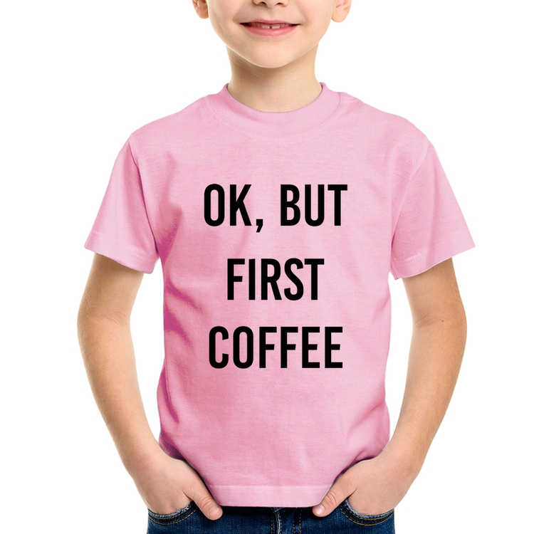 Camiseta Infantil OK, but first coffee - Rosa Bebê