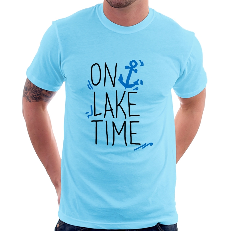 Camiseta On Lake Time - Azul Bebê