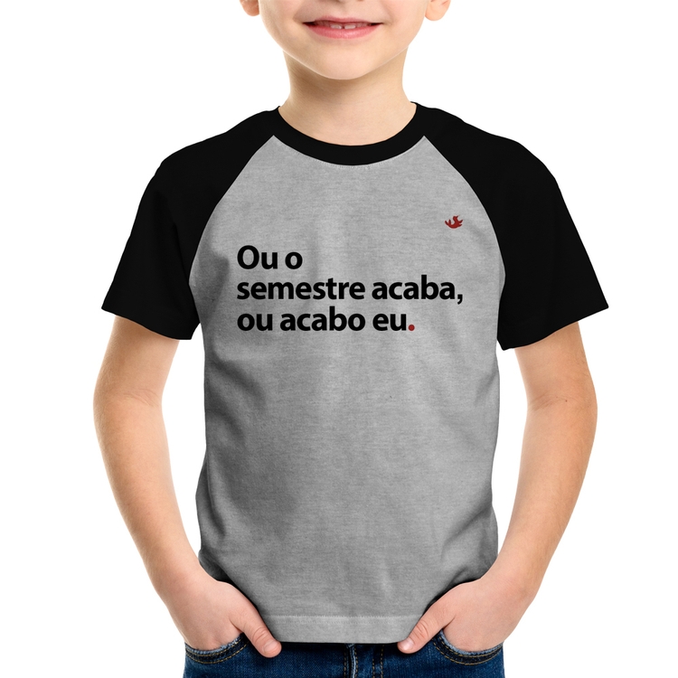 Camiseta Raglan Infantil Ou o semestre acaba ou acabo eu - Cinza/Preto