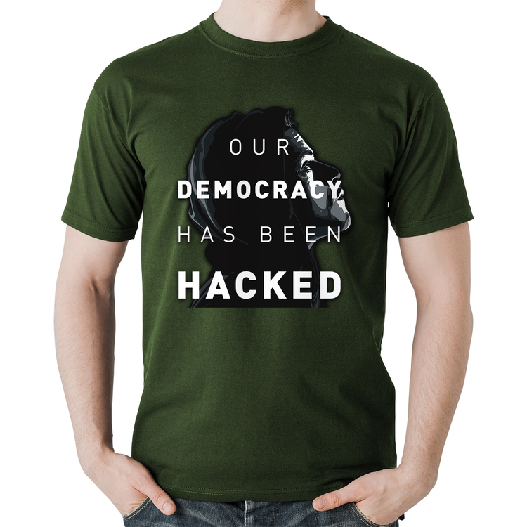 Camiseta Algodão Our Democracy Has Been Hacked - Musgo