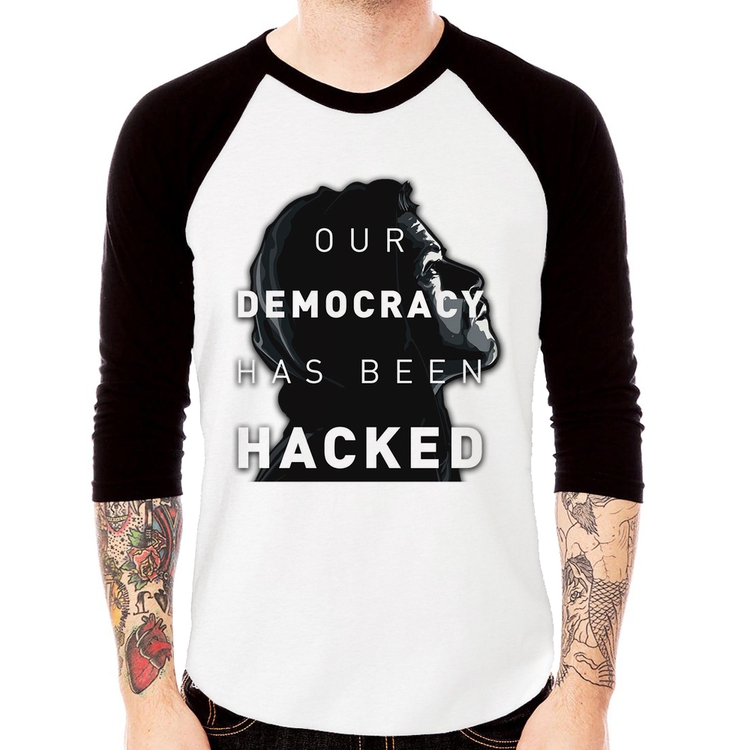 Camiseta Raglan Our Democracy Has Been Hacked Manga 3/4