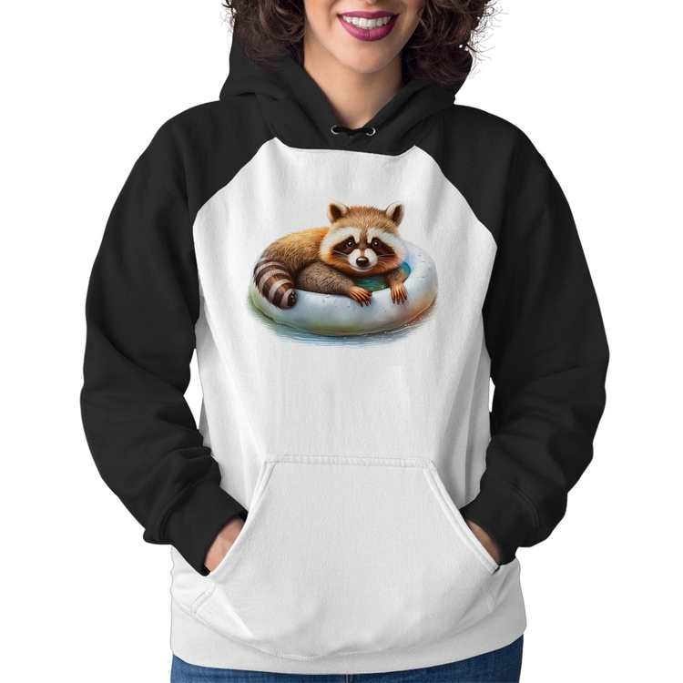 Moletom Feminino Panda Vermelho Relaxando Na Piscina