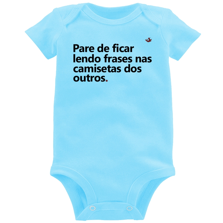 Body Bebê Pare de ficar lendo frases nas camisetas dos outros - Azul Bebê