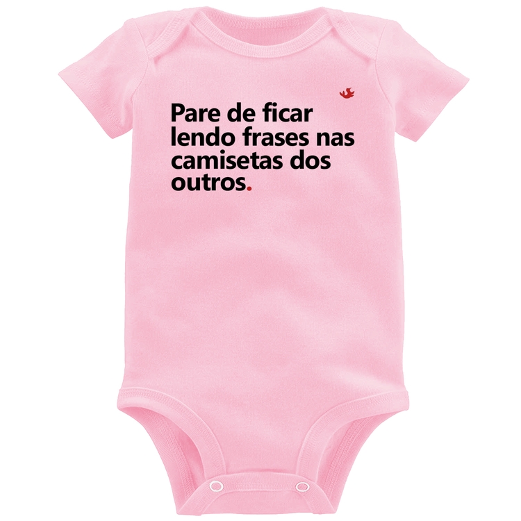 Body Bebê Pare de ficar lendo frases nas camisetas dos outros - Rosa Bebê