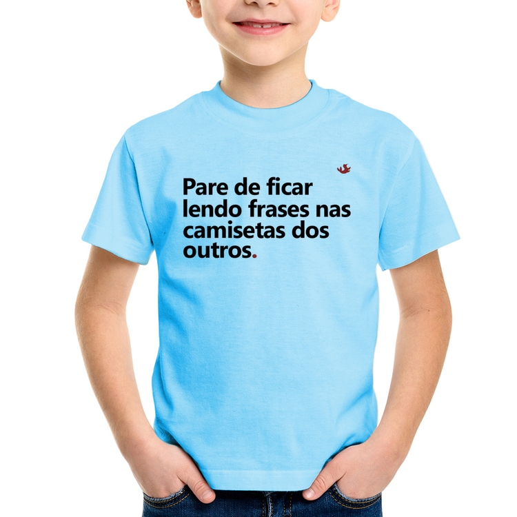 Camiseta Infantil Pare de ficar lendo frases nas camisetas dos outros - Azul Bebê