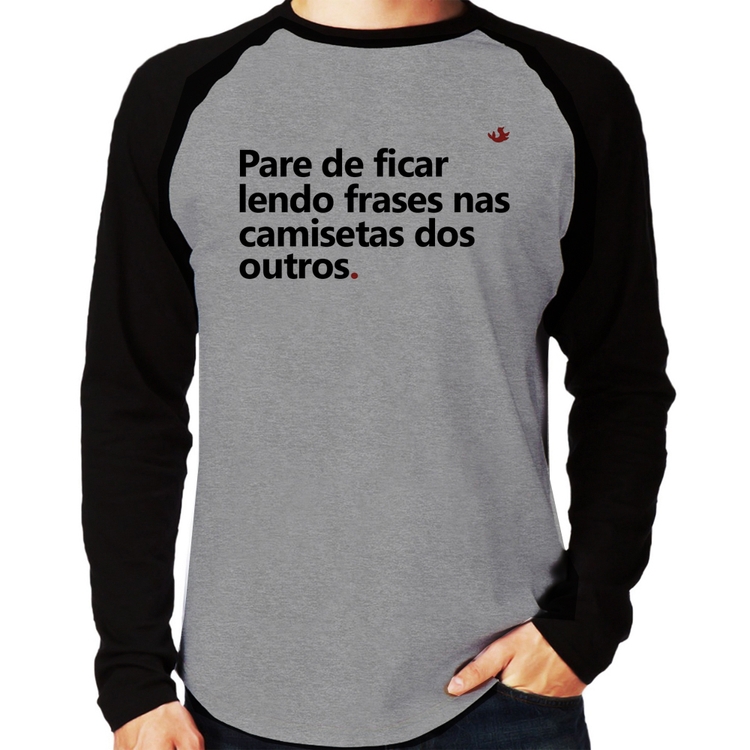 Camiseta Raglan Pare de ficar lendo frases nas camisetas dos outros Manga Longa - Cinza/Preto