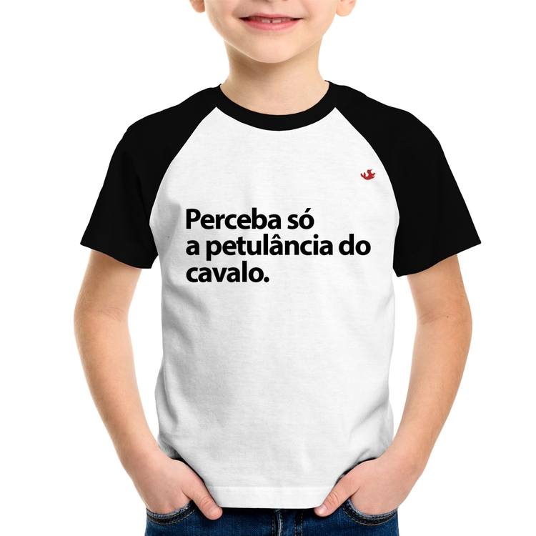 Camiseta Raglan Infantil Perceba só a petulância do cavalo