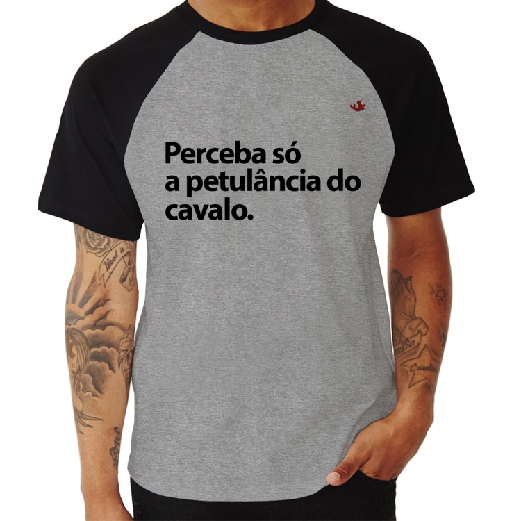 Camiseta Raglan Perceba só a petulância do cavalo - Cinza/Preto
