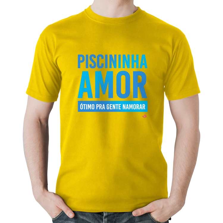 Camiseta Algodão Piscininha amor, ótimo pra gente namorar - Amarela