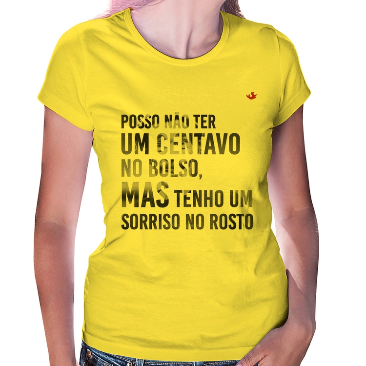 Baby Look Posso não ter um centavo no bolso, mas tenho um sorriso no rosto - Amarela