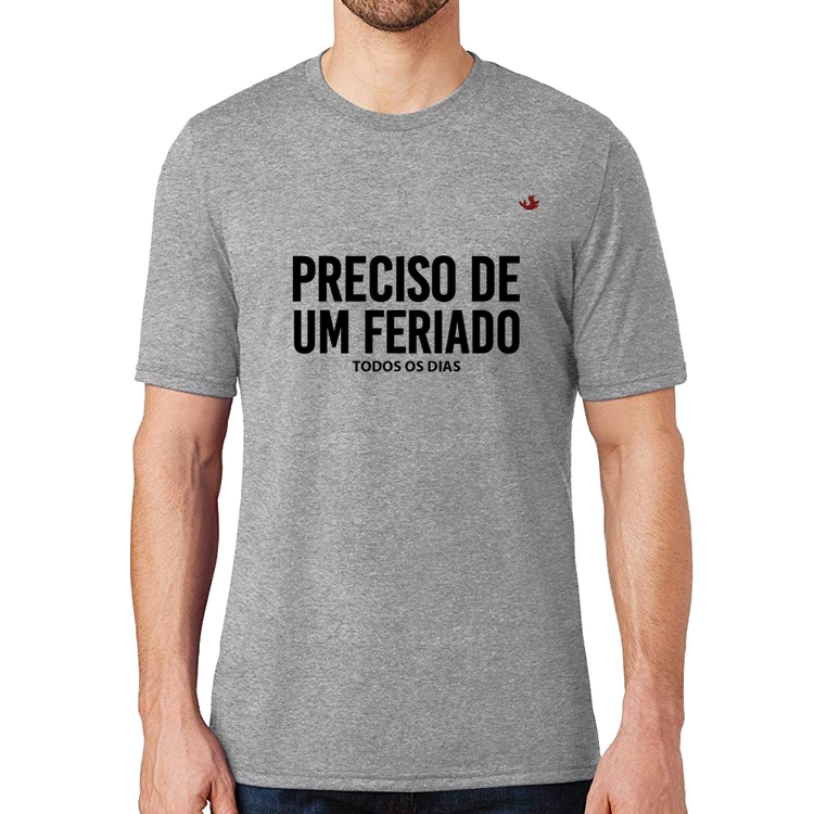 Camiseta Preciso de um feriado... todos os dias - Cinza