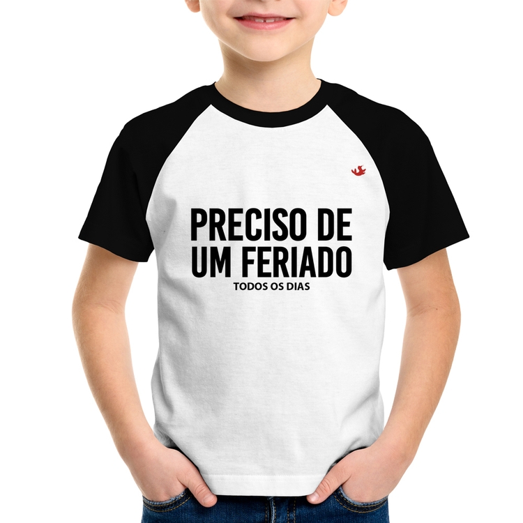 Camiseta Raglan Infantil Preciso de um feriado... todos os dias
