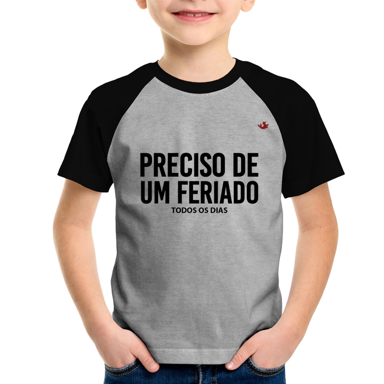 Camiseta Raglan Infantil Preciso de um feriado... todos os dias - Cinza/Preto